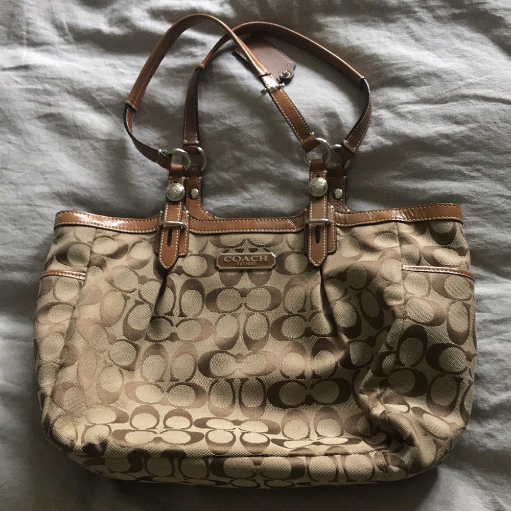 New Coach bag only used twice!!